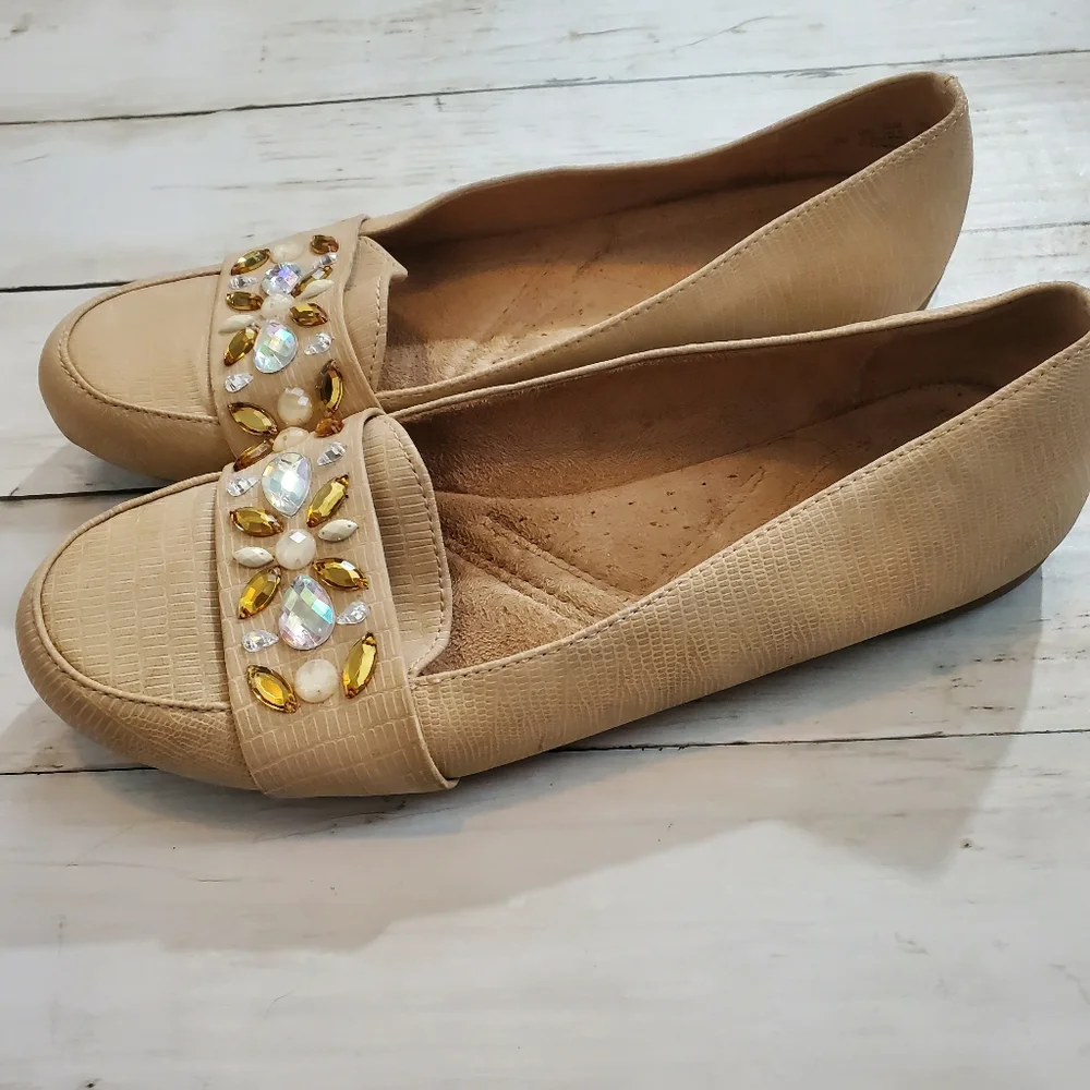 Naturalizer embellised jeweled